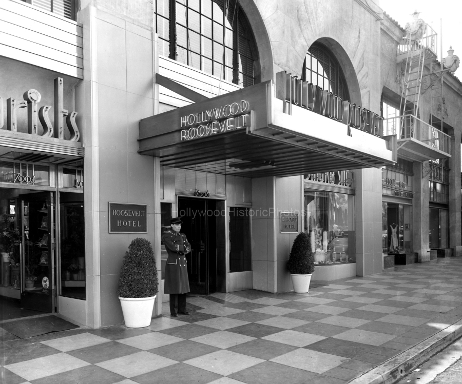 Roosevelt Hotel 1952 Entrance 7000 Hollywood Blvd.jpg